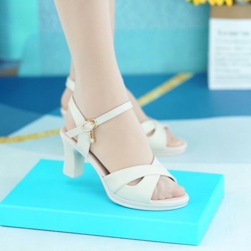 軟皮粗跟涼鞋